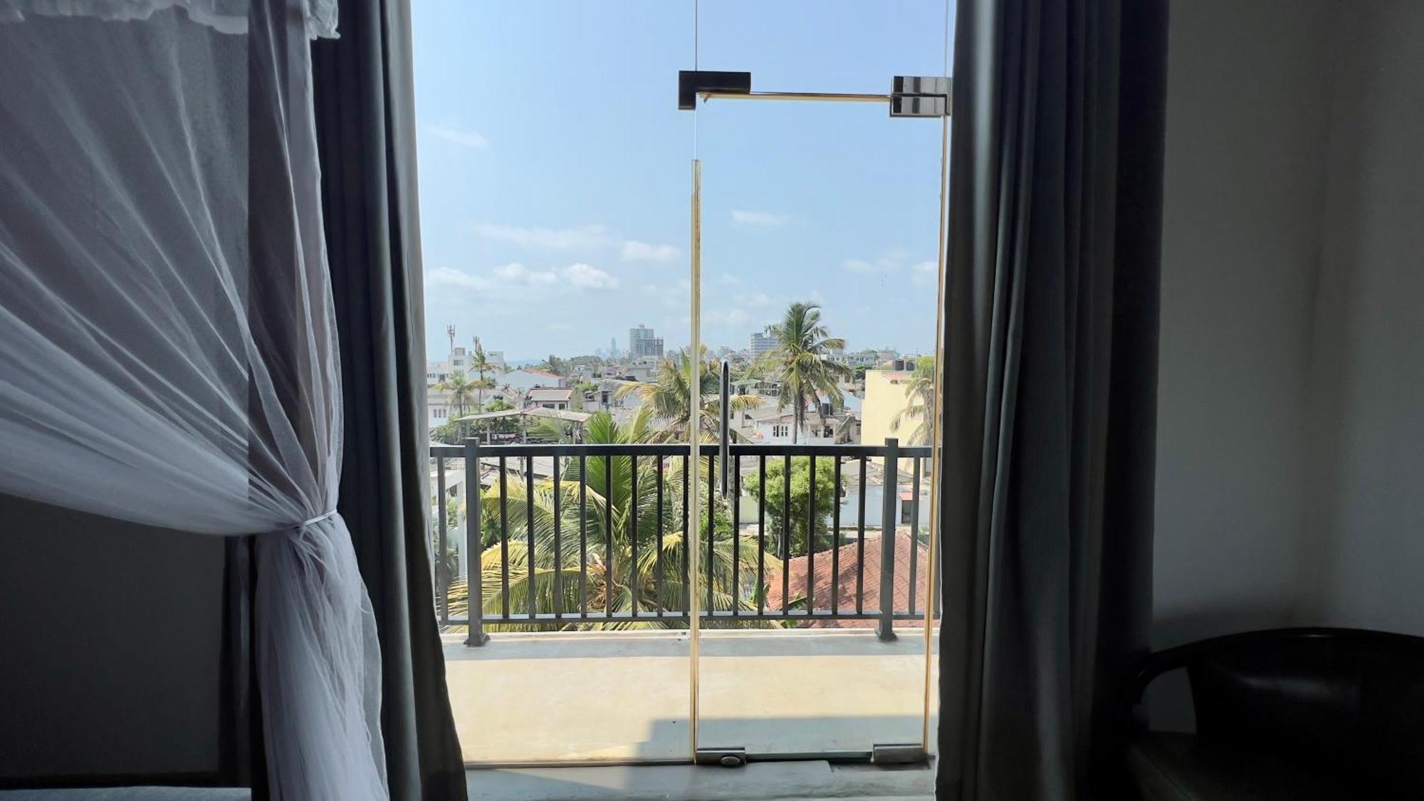 Coza Ceylon Hotel Dehiwala-Mount Lavinia Exterior photo
